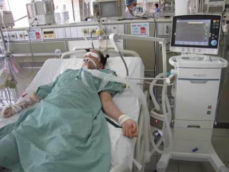 Sau mổ hiện tại chị Ngân đã được chuyển lên khoa Hồi sức tích cực (Hình ảnh chị Ngân ngày 12/6)